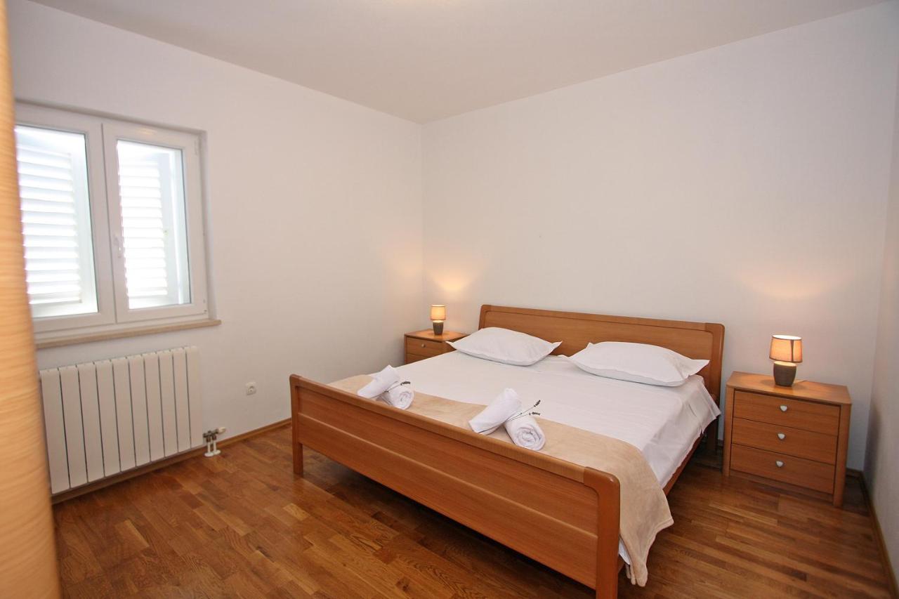 Apartments Ella Supetar Eksteriør bilde